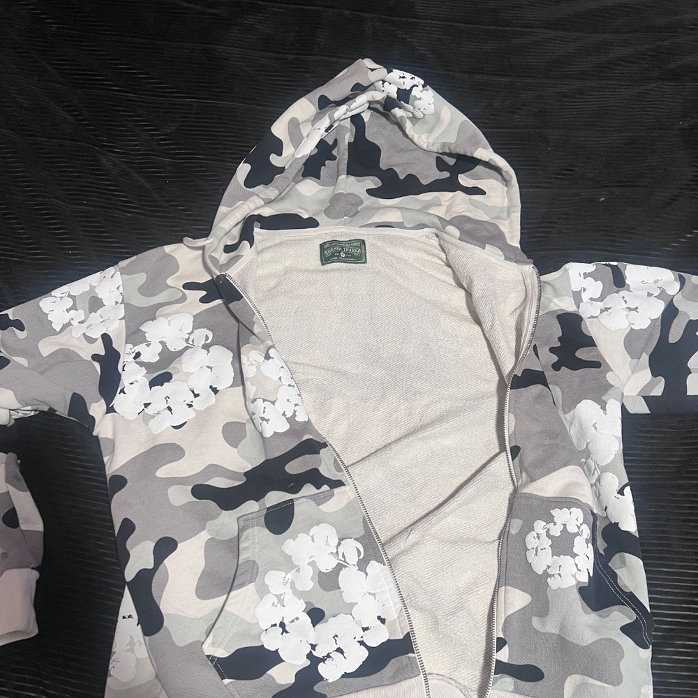 Essential suits, Denim Tears, Bathing Ape. - Picture 7 of 12